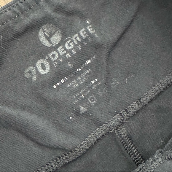 90s Degree Cropped Leggings - Picture 3 of 7